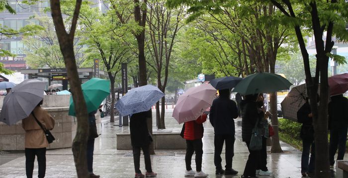 [오늘 날씨] 전국 대체로 흐리다 오후부터 비...'어린이날' 비 소식에 가라앉은 기분 회복법