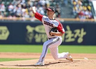 코엔 윈 호투로 한숨 돌린 LG, SSG 꺾고 단독 1위 수성