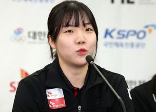 펜싱 전하영, 안방 결승서 김정미 꺾고 우승…오상욱은 8강서 탈락