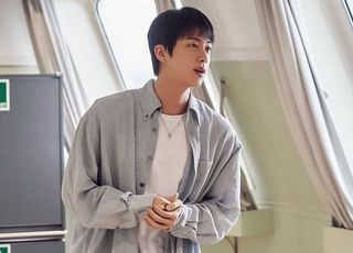 "인성도 월드클래스" BTS 진, 어린이날 맞아 어린이 병원에 '1억 기부'