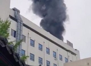 [속보] 서울 회기동 경희의료원 옥상서 화재…소방당국, 화재 진압 중