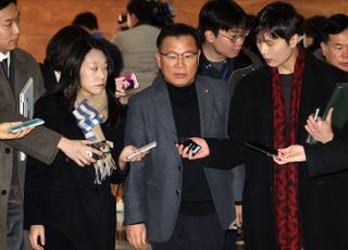 [속보] 이양수 사무총장 "대선 후보의 말과 뜻이 당헌·당규 뛰어넘을 수 없어"