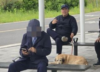 '어린이날' 윤 전 대통령 목격담 확산 "한강공원서 반려견과…"