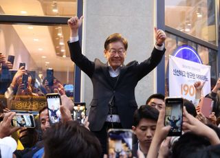 [현장] 경청투어 중 햇빛연금 외친 이재명…진천에선 어린이들도 "대통령!"