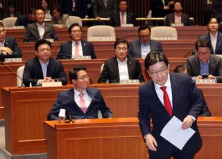 "다 내려놓는 용기 필요"…김문수에 단일화 촉구하는 긴급의총 개회