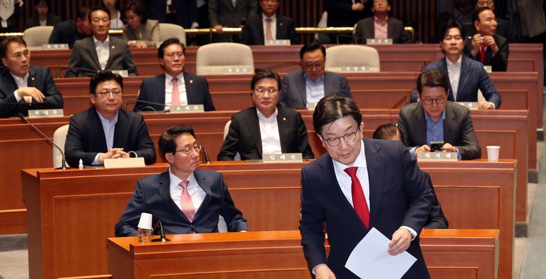 "다 내려놓는 용기 필요"…김문수에 단일화 촉구하는 긴급의총 개회