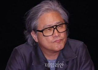 "국민 수준에 어울리는 리더 뽑아야"…박찬욱, '백상예술대상' 각본상 수상
