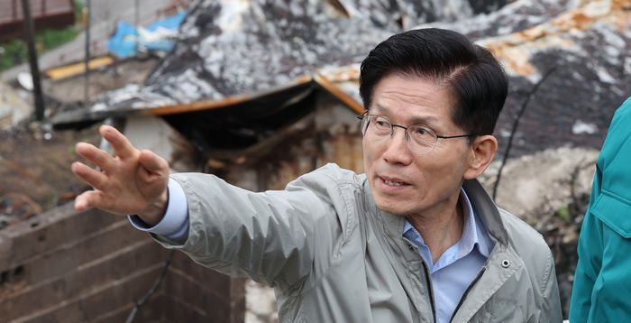 김문수 "끌어내리기 시작이냐" 의구심에…이양수 "전화라도 주시라" 일축