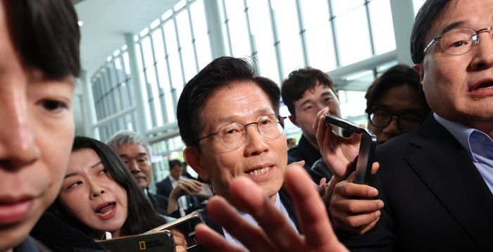 김문수, 압박에 돌연 일정 중단…주도권 선언으로 기강 잡기 시도 [단일화 분수령 ①]