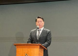 최태원 "SKT 해킹 사태 질책 겸허히 수용…위약금 면제는 이사회 검토중"