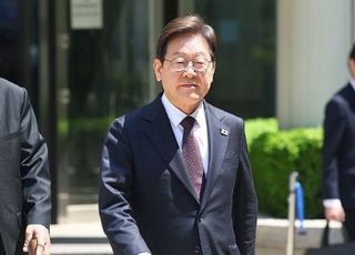 [속보] 서울고법, 이재명 파기환송심 첫 공판 연기…6월 18일