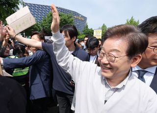 법원, '李 선거법 파기환송심' 대선 후로 연기…'헌법 84조' 두고 여진 예고