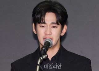 김수현 측 "故 김새론 녹취록, AI로 조작…피습 사진도 허위"