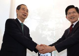 김문수-한덕수, 단일화 회동 시작…손 마주 잡고 "고생 많다"