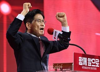 [속보] 김문수 "오늘 후보 토론 불참…'강압적 단일화' 불의에 굴복 않겠다"