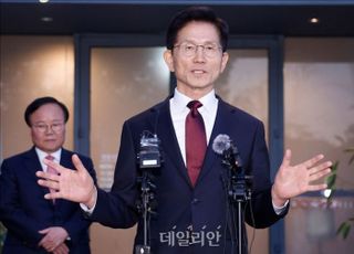 김문수, '강제 단일화'에 극한 반발…"끌어내리려는 작업 손떼라"