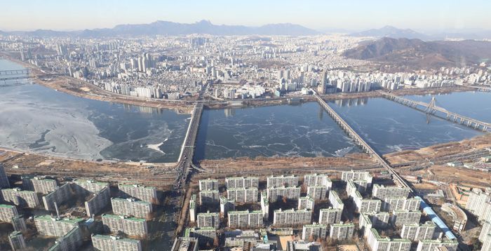 '토허가 재지정' 여파…강남3구·용산 아파트 거래량 90% '뚝'
