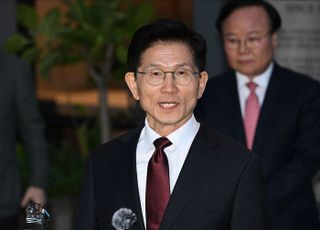 거칠어지는 김문수…'당 지도부와 설전' 이어 '법적 조치'까지