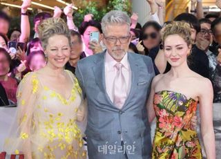 크리스토퍼 맥쿼리 감독 '사랑하는 가족과 함께'