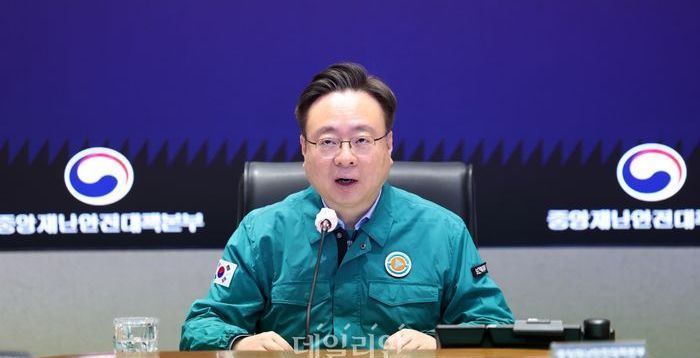 정부 “사직 전공의 복귀 의사, 공식적으로 확인돼야 추가모집 검토”