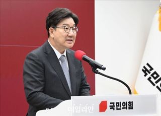 [속보] 권성동 "단일화 열망에 다소 과격한 발언해 김문수에 사과"