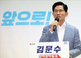 [속보] 김문수 "연휴 중에 절 뽑고 끝나자마자 단일화 요구…정말 놀라"