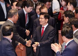 김문수 국민의힘 대선 후보, 의원총회 참석