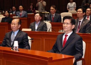 의원총회 참석한 김문수 국민의힘 대선 후보