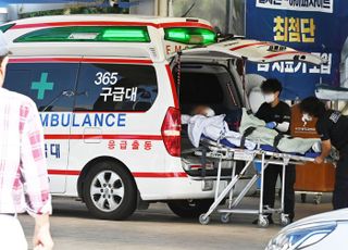 서울 금천구 보도육교 점검 중 작업자 추락…병원 이송