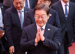 이재명 재판은 미뤄졌지만…민주당, 사법부 향한 공세는 계속
