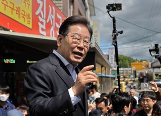 이재명, 국민의힘 '후보 교체 소동'에 "가만 있으면 상대방 자빠져…그러면 이기는 것"