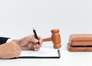 변호사 사칭해 고소장 대신 작성…피해자들 돈 편취 30대 집행유예