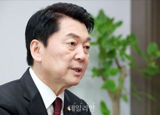 "새벽의 막장쿠데타, 위대한 당원이 진압"…안철수, 전당원투표 부결에 감격