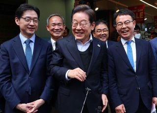 [현장] 이재명 '경남서 웃음꽃'…국민의힘 강제단일화 소란에 여유 보였지만
