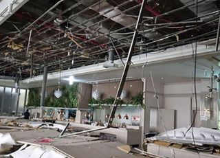'연회장 천장이 순식간에' 천안 웨딩홀서 마감재 무너져 10명 부상