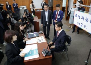 [속보] 김문수, 선관위에 대통령 후보등록…"한덕수 잘 모실 것"