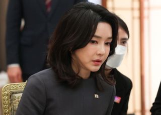 檢, '명태균 의혹' 관련 김건희 소환 정식 통보…불응 시 강제수단 검토