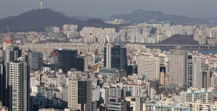“이럴 바엔 월세 살지”…전셋값 뛰고 입주물량 줄고