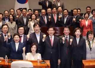 '큰절' 올린 김문수 "우리는 원팀! 함께 승리하자!"