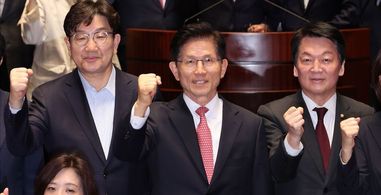 의총서 '큰절' 올린 김문수 "오늘부터 우리는 원팀…이재명 심판해야"