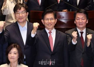 [데일리안 오늘뉴스 종합] 의총서 '큰절' 올린 김문수 "오늘부터 우리는 원팀…이재명 심판해야"·尹, 첫 포토라인 설까…12일 내란 혐의 세 번째 재판 등