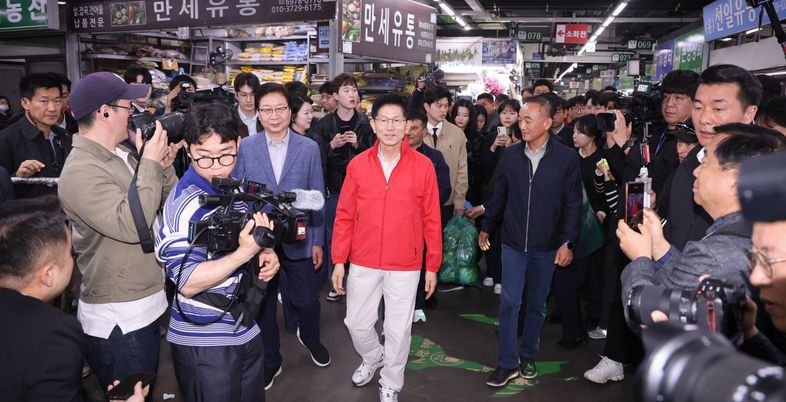 [현장] 김문수, 가락시장서 선거운동 개시…"'드라마틱' 극적 반전 일으킬 것"
