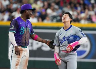 ‘아깝다 2루타!’ 김혜성, 글러브 끈에 지워진 MLB 첫 장타