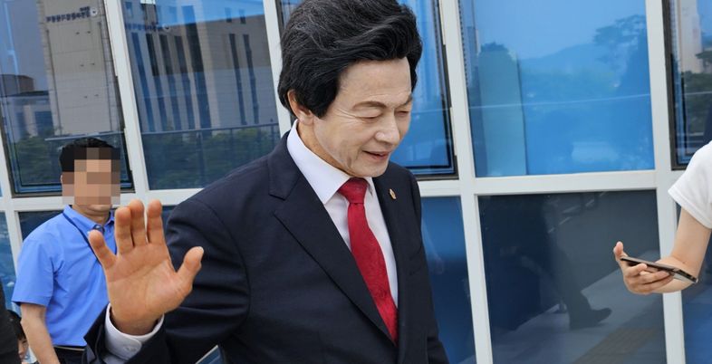 경찰, '준강제추행·사기' 혐의 허경영 구속 영장 신청
