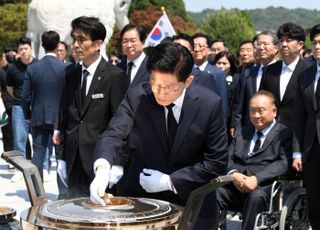 김문수, '계엄·탄핵 사과' 요구에 "검토해서 입장 발표하겠다"