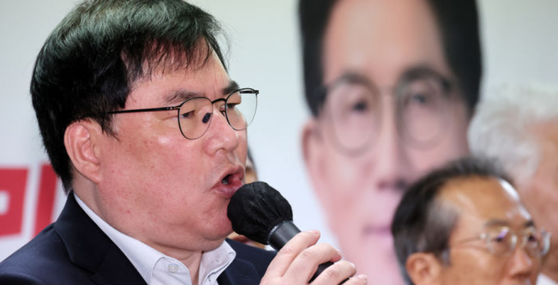 '이재명 측근' 정진상, 대장동 민간업자 재판서 재차 증언 거부