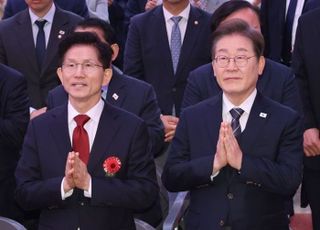 "청빈한 삶→전광훈이 키웠다"…민주당 '김문수 견제' 전략은