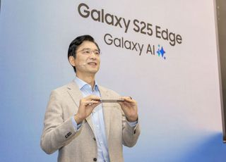 "얇아도 빠진 기능 없다" 갤럭시 S25 엣지 흥행예감…SKT 가입 중단은 악재