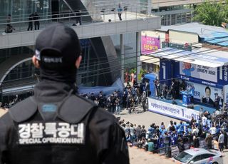 이재명 후보 유세장 주변 건물 옥상에 배치된 경찰특공대