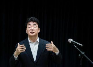"김호중 출연 막아"...MBC 출신 PD, 백종원 갑질 주장